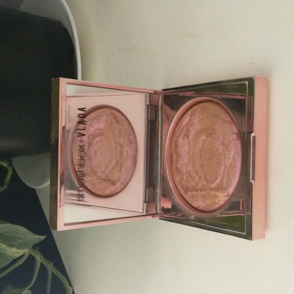 Smashbox + Vlada Petal Metal Highlighter - Picture 2 of 2